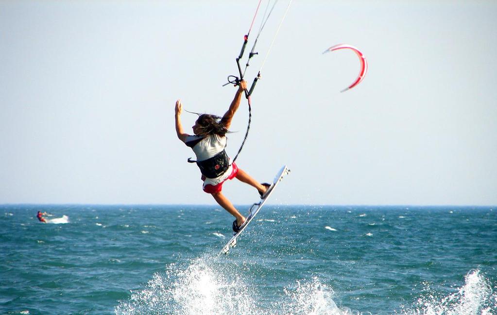 There are several best practices for safe kite surfing