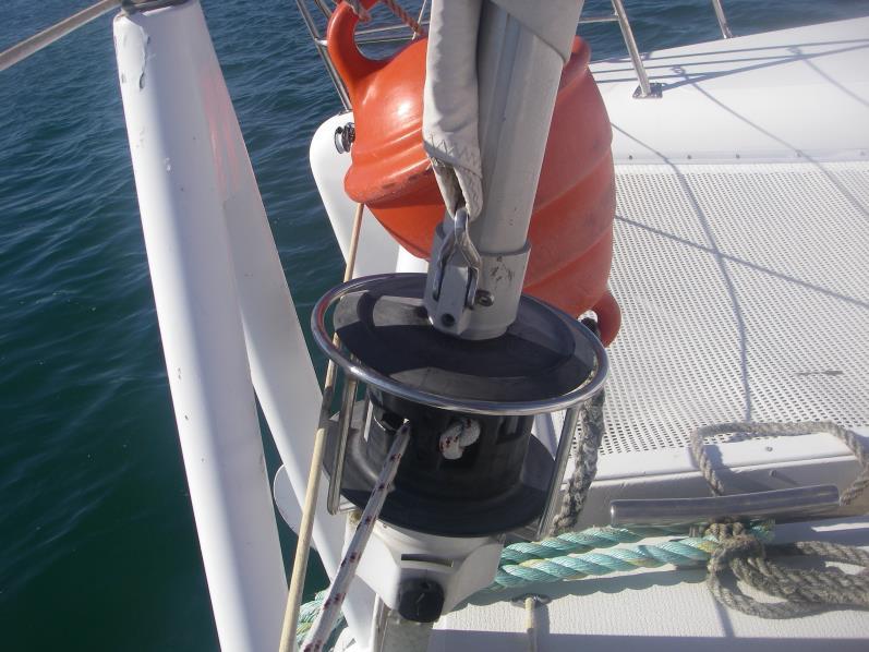 Sailing SERRANO Close all hatches when sailing to avoid damage if a rope catches on hatch. Keeping the hatches closed when going to windward will prevent water splashing on to cabin bunks.