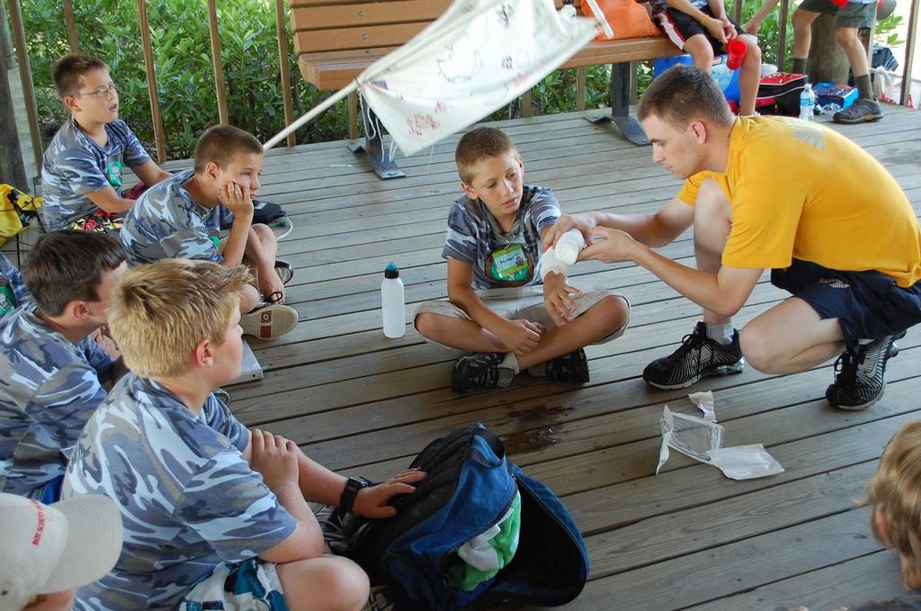 First Responder First Aid for Webelos Requirements 1. Explain what first aid is. Tell what you should do after an accident.
