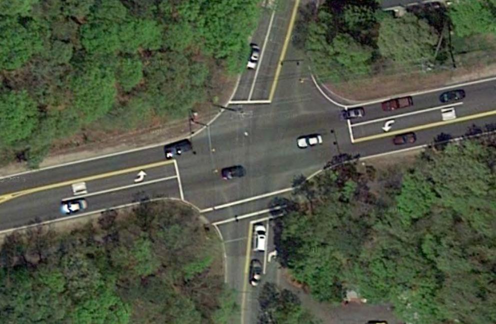 LOCATION 8: PITCHERS WAY INTERSECTION This signalized intersection includes the following characteristics: Route 28 (east and west legs): left turn lane, right turn/through lane and one receiving