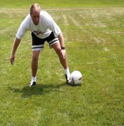 It is important that the attacking player moves his body weight from side to side.
