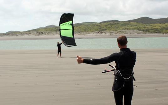 1 st FLY WARNING: NEVER LAUNCH A KITE DIRECTLY DOWNWIND OF YOU IN THE POWER ZONE!