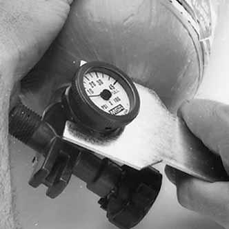 If you cannot relieve pressure by opening the cylinder valve handwheel, loosen the safety plug (no more than 1/4 turn). Failure to follow this precaution may result in severe personal injury or death.