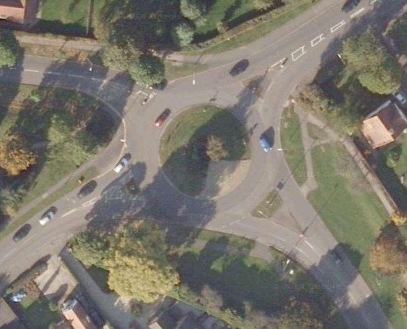 UK roundabout design British roundabouts have developed to minimise the need to