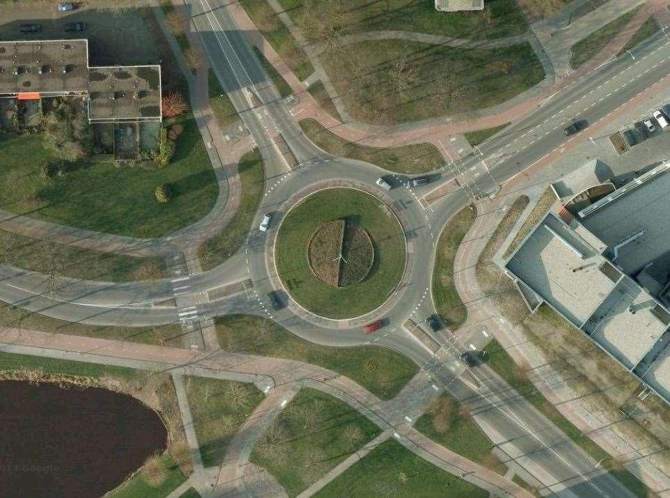 Dutch roundabout design Dutch roundabouts are used to slow traffic by