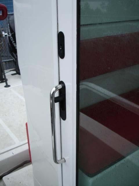 handle and latch Photo 3.