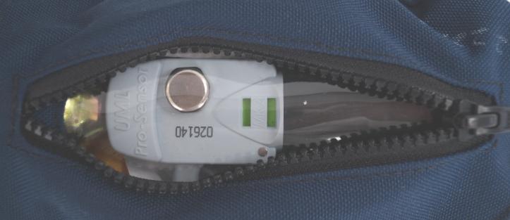 1.7 INSPECTION SERVICE 1.7.1 The lifejacket has a zipper inspection opening on the wearer s right hand and left hand side at the bottom of the valise.
