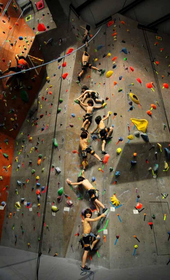 Throughput and Capacity Separating user groups When thinking about the layout of your climbing walls consider terrain difficulty, programming, proximity to main entrance, and age groups Delineating