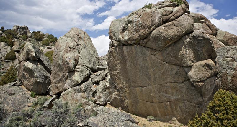As of 2011, the majority of the boulders here were unclimbed.