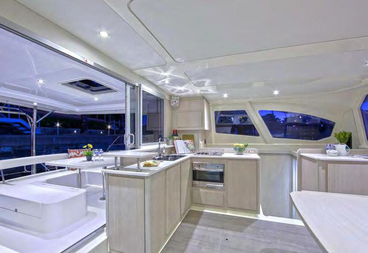 comfort Ergonomic, spacious, and innovative design The Leopard 44 saloon features an