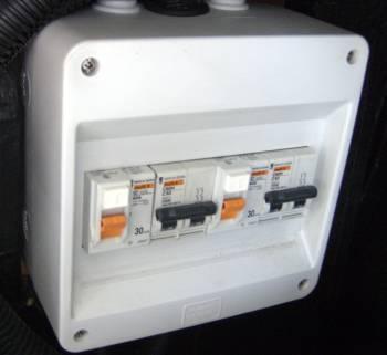110 volt panel: 110v outlets