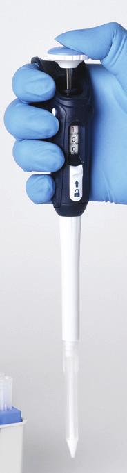 4) Do not release the push-button and pipette your solution. - SETTING THE VOLUME The volume of liquid to be aspirated is set using the volumeter.