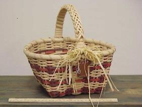 Gingerburg is a fun basket which uses a Williamsburg handle. A fun braid is added to the handle at the end of the weaving. There will be a couple of color options. The cost is $38.