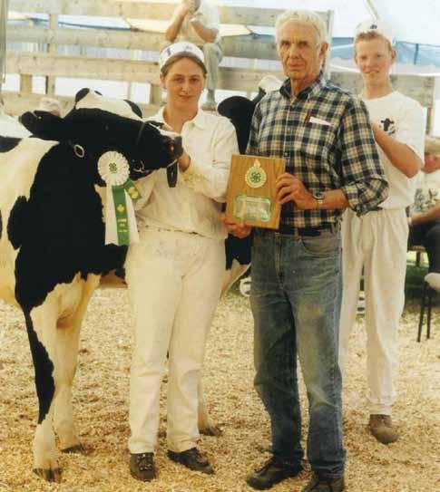 FEAtuRES Giles Hume a lifetime of Devotion to agriculture & CommunitY By Nikki Kross GGiles Hume has been a volunteer with 4-H ontario for an astonishing 57 years.