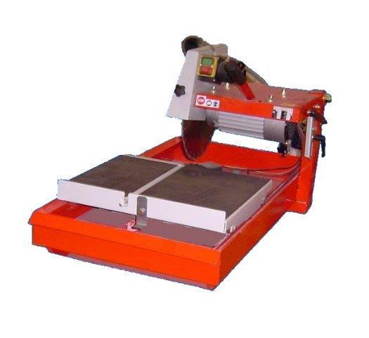 CORE CUTTING SAW Versatile bench top diamond impregnated radial blade utilized to cut plug sized core samples in two halves or to trim rock samples.
