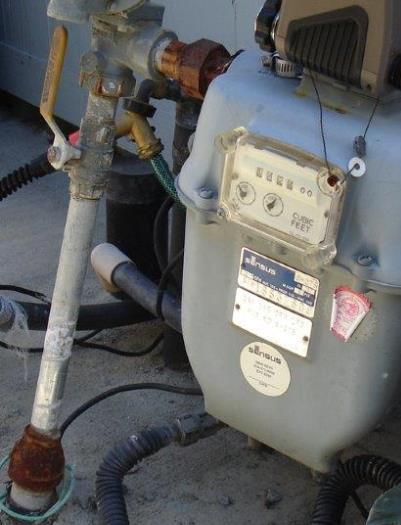 gas when the valve is being opened or closed which can cause confusion for a resident.