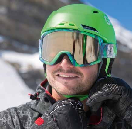 Wrist protectors Always wear gloves with integral wrist protection or separate wrist protectors when snowboarding, particularly if you are a beginner.