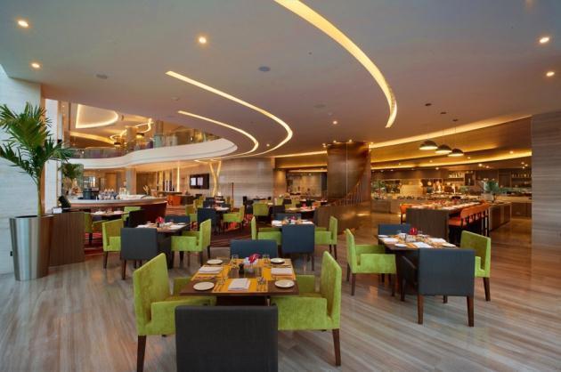 SECTION 1 TITLE THE SQUARE SECTION 1 TITLE The Square, a modern all day dinning where one can see, feel and experience aromas of Indian and International cuisine serving vegetarian and non vegetarian