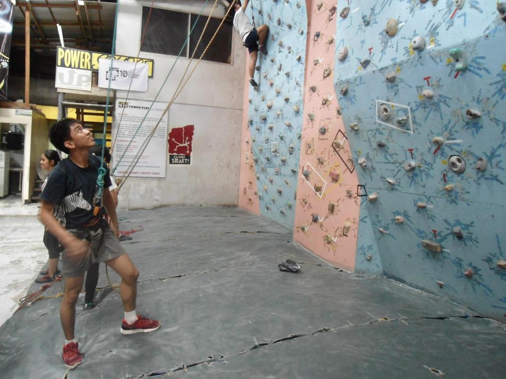 Climbing equipment in the gym ú