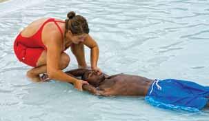 262 Lifeguarding Manual HEAD SPliNT FACE-DOWN IN EXTREMELY SHALLOW WATER continued 4 Lower your arm on the victim s side that is closest to you so that the victim s arms go over the top of your arm