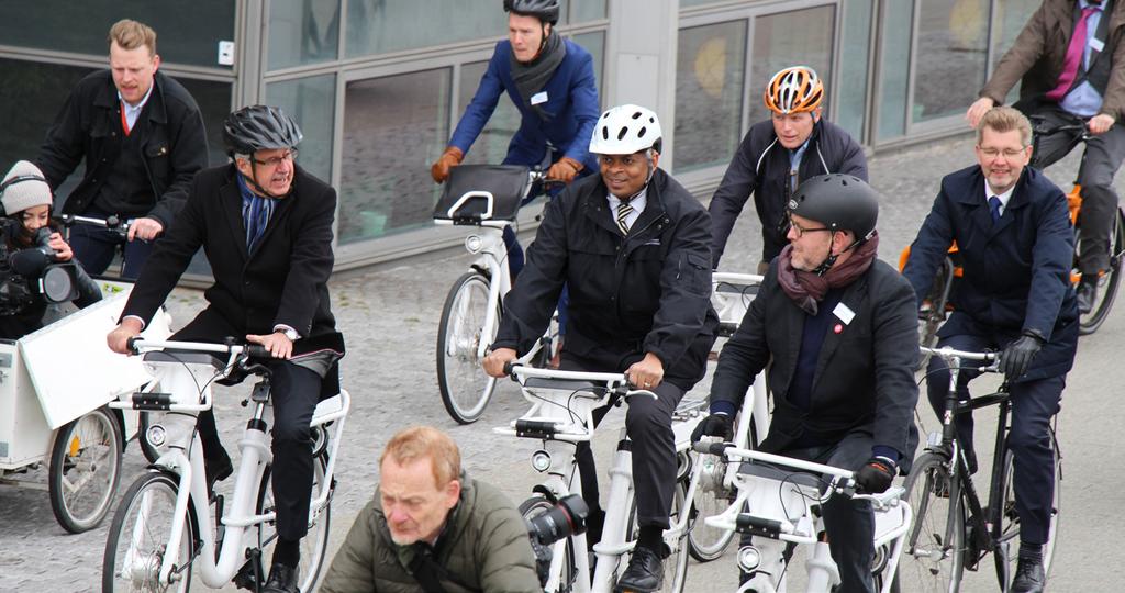 EXPERTISE / FACTS / MEMBERS / SERVICES SEE FOR YOURSELF MASTERCLASS GUIDED BIKE AND STUDY TOURS Masterclass for the organisation EMBARQ in 2014 Guided bike tour in Copenhagen with Danny Kennedy,