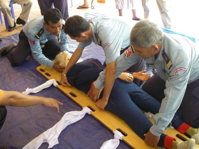 3. First Aid trainings to traffic police officers 10 In close collaboration with Tokushima International Cooperation (TICO), specific first responder trainings were organized to traffic police