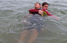Allows the lifeguard to rescue a casualty who is unconscious in