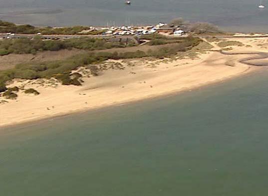 3.5 Shell Bay - STU4 3.5.1 Existing Shoreline & Defences The shoreline comprises a sandy beach, backed by dunes.