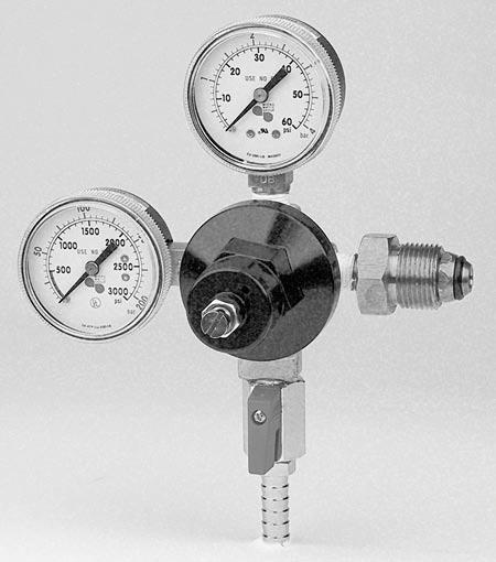 High pressure gauge (pressure in cylinder) HOW TO SET REGULATOR OUTPUT PRESSURE F B C D E Once the regulator is securely attached to the gas cylinder: 1.