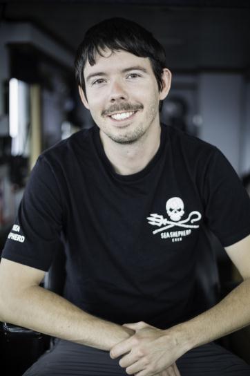 Captain s Desk Peter Hammarstedt - Captain MV Bob Barker and Global Director Ships Operations For over ten years Sea Shepherd has travelled to remote areas of Antarctica to defend whales from the