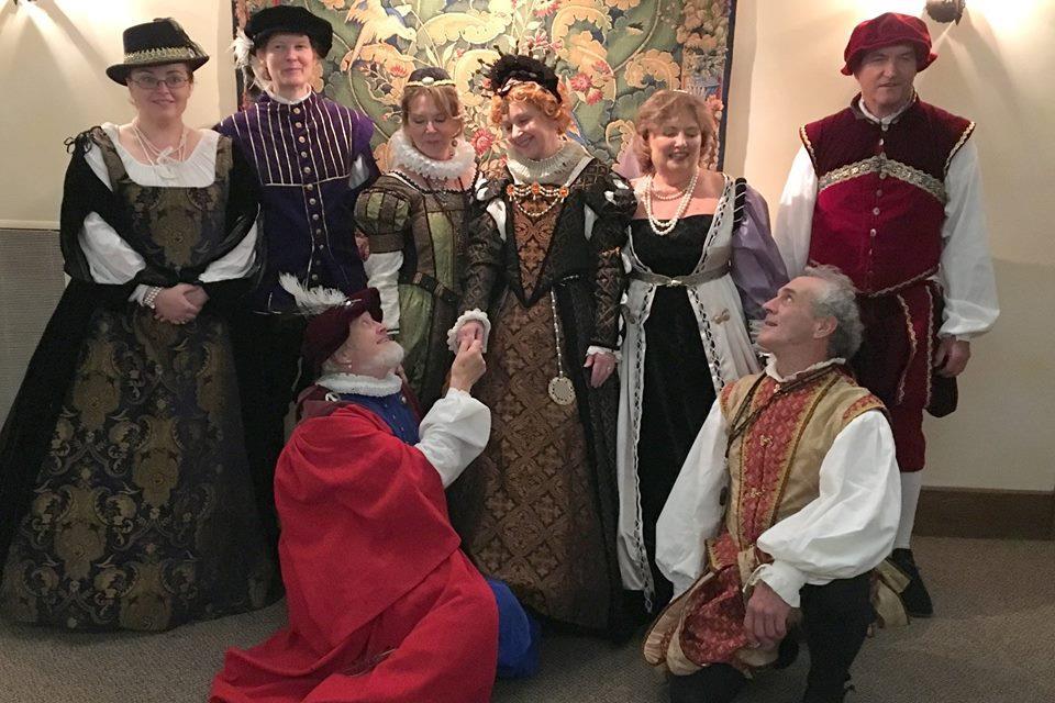 Elizabethan Dance Queen Elizabeth was making a progress of the kingdom in 1591 when she first saw people doing country dances at Cowdray House, the home of Lord and Lady Montague.