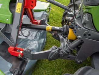 Using a central adjustment lever on the top of the mower, you can quickly and easily adjust the swath width from 1.2 to 1.75 m depending on the model, by swivelling the two swath discs.