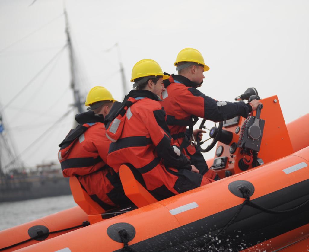 WORKING WITH TECHNOLOGY Buoyancy tube The buoyancy tube is made of orca Neoprene- Hypalon fabric: Polyester High tenacity 1670 dtex.
