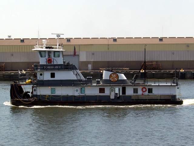 Towboats 19 85 feet long 39 feet wide 2,150 HP Note: All towboats are designed with pushing