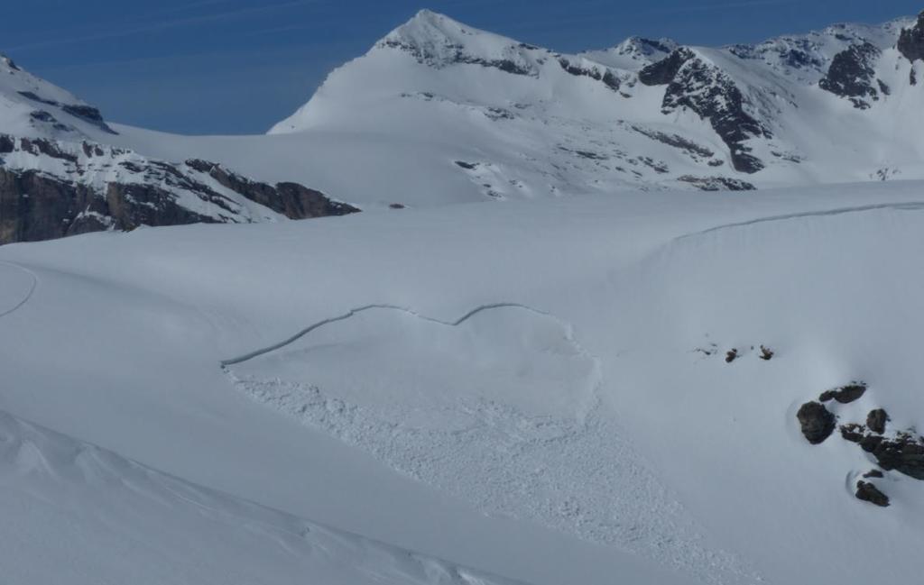 skier uphill, slope 20-25 examples: Gran