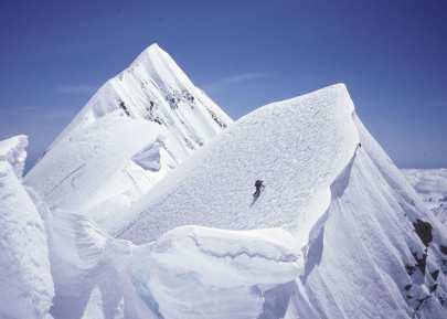 TRAVEL AT HIGH ALTITUDE 9 10 TRAVEL AT HIGH ALTITUDE AUSTRALASIA New Zealand has many peaks over 3,000m but very few reported incidences of altitude illness requiring evacuation, though frostbite is