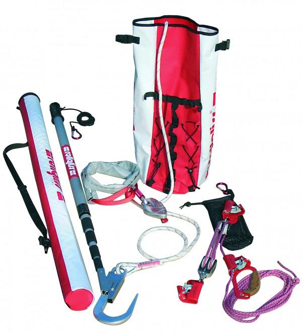 Rollgliss R250 Pole Rescue Kit Assisted pole rescue kit, includes extension pole, rope & safety hook, mini-haul system, karabiners, anchorage slings and bags Allows assisted rescue of worker after a