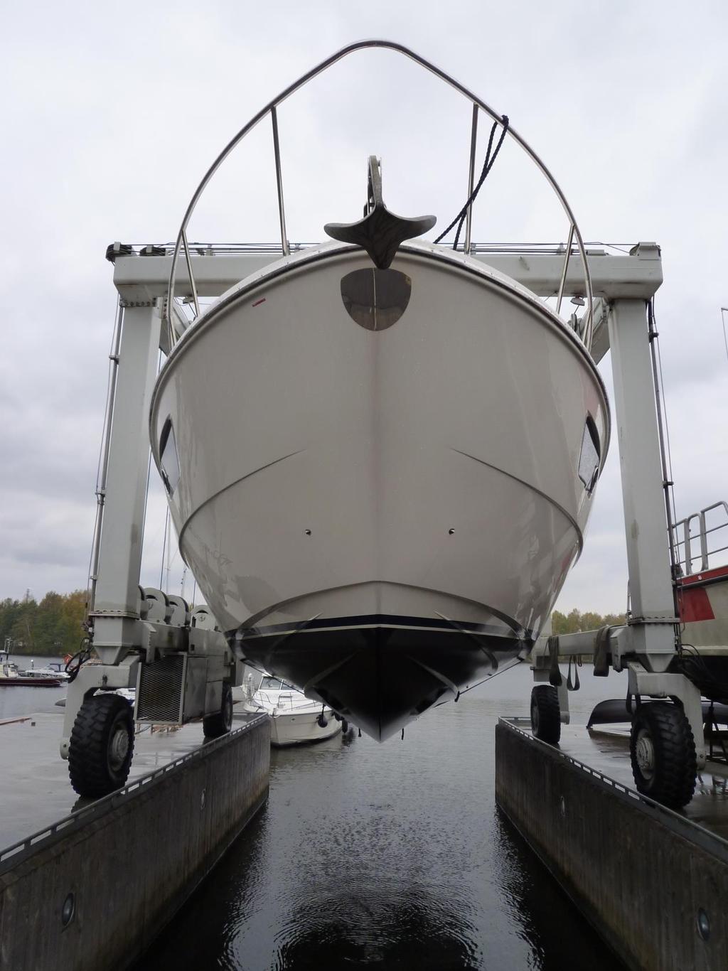 Observed during the survey: Hull outside, above the waterline: -The outside of the hull is in