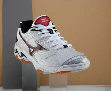 COLOUR White/Orange CODE 09KV79254 WEIGHT 365g SIZE UK 4-9 Wave Vitesse w Support and cushioning, solid perfomance for all abilities OUTSOLE Wave plate,