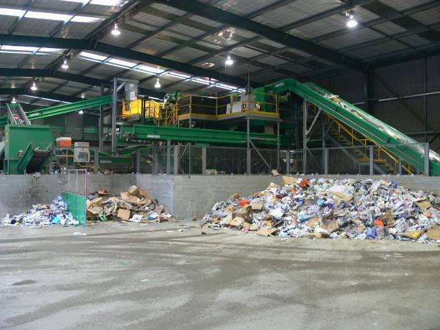 33. Material recovery facilities A material recovery facility (MRF) is a specialised plant that uses a combination of mechanical and manual sorting processes to separate and prepare bulk recyclable