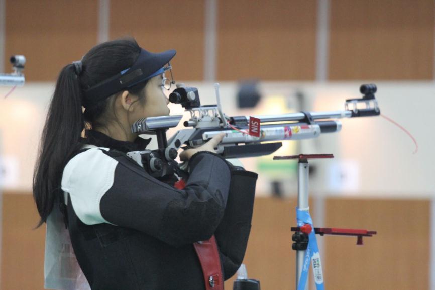 At the 11 am final, Swiss girl Sarah led from start to finish and completed her 20 shots with 207.8 points. Martina finished with 207.2; only a marginal 0.