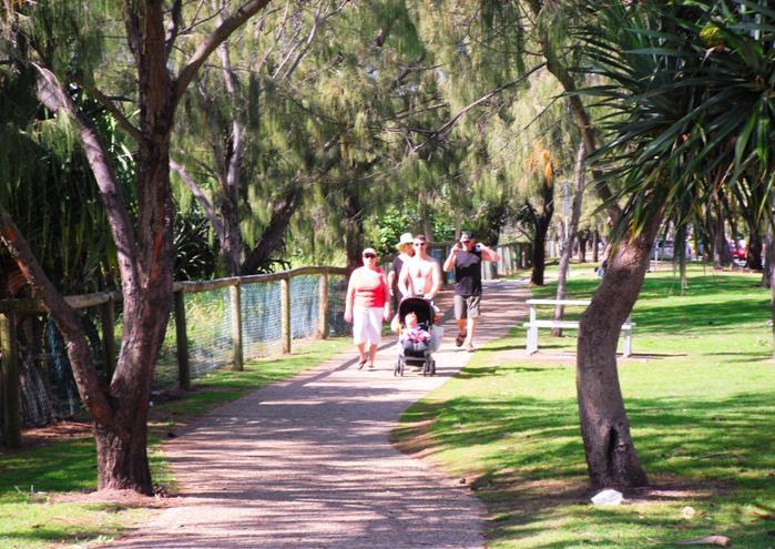 Walks and Lookouts of the Southern Gold Coast Q U E E N S L A N D, A U S T R A L I A The Southern Gold Coast is one of the most vibrant, abundant, unspoiled destinations in the world.