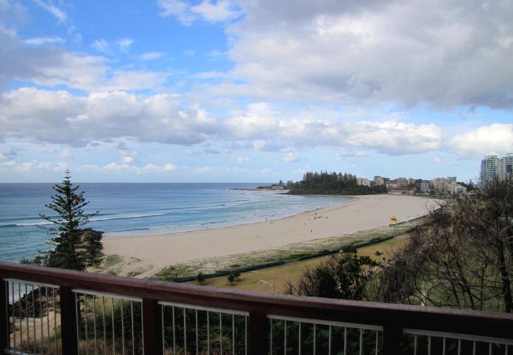 Coolangatta - Rainbow Bay Point Danger Greenmount Hill, Hill Street, Greenmount Beach: Views to the east, Rainbow Bay and Snapper Rocks surf beaches; To the north, the surf beaches of Greenmount,