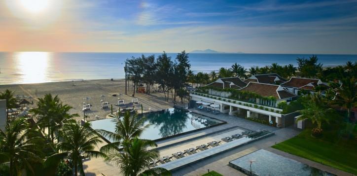 8klm from Da Nang International Airport. Rooms at Pullman Da Nang come with private balconies offering garden, sea or pond view. Each room is equipped with a TV, fridge and safety deposit box.