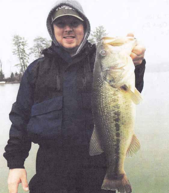 ( Chickamauga Reservoir Report... con t from p. 7) WATTS BAR LAKE Striped bass: Shad is the best bait. Jigs and jerkbaits are being used when live bait is not used.