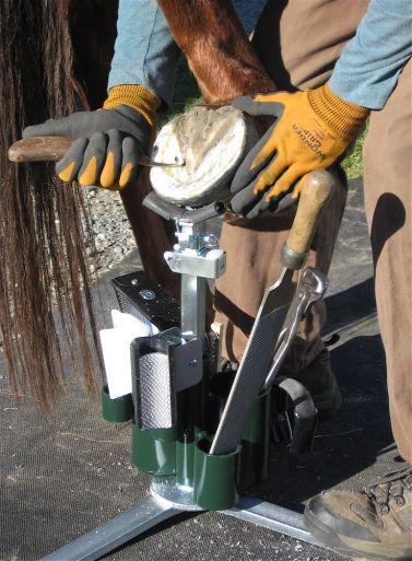The Grip Head and Hoof Cradle provide solid support so you can apply your tools to
