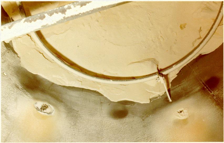 Sparge Ring Figure A-8. View of the calcine remaining on the fluidizing air distributor plate following the June 1982 shutdown and before any decontamination.
