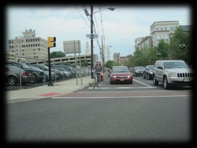 Illinois Prior to the state s passage of its 3 Foot Law in 2007, Illinois law required motorists pass bicyclists at a safe distance though the law did not specify what a safe distance was.