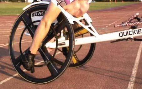 The athlete s lower limbs must be secured to the track chair. Any touching of the ground by the lower limbs results in disqualification from the event.
