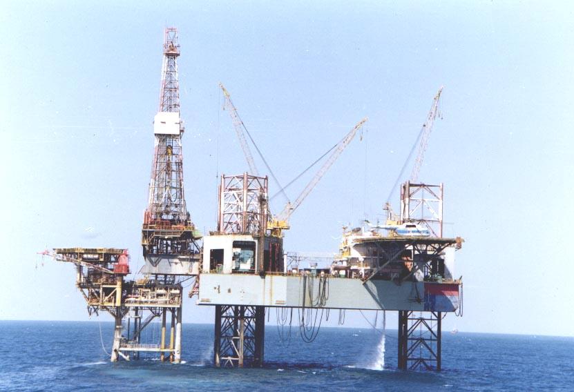 Prakasha Kuppalli Jack-up Operation Jack ups are towed barges carrying oil drilling rigs. They are anchored at any location by three (rarely four) legs which are supported by spudcans at their bottom.
